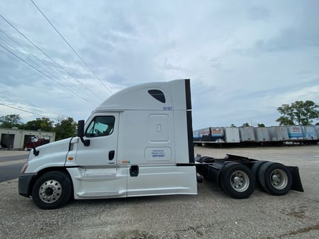 Exterior of 2016 Freightliner Cascadia truck