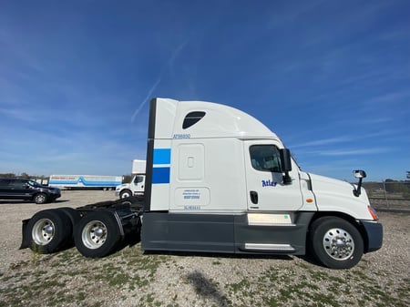 Exterior of 2016 Freightliner Cascadia truck